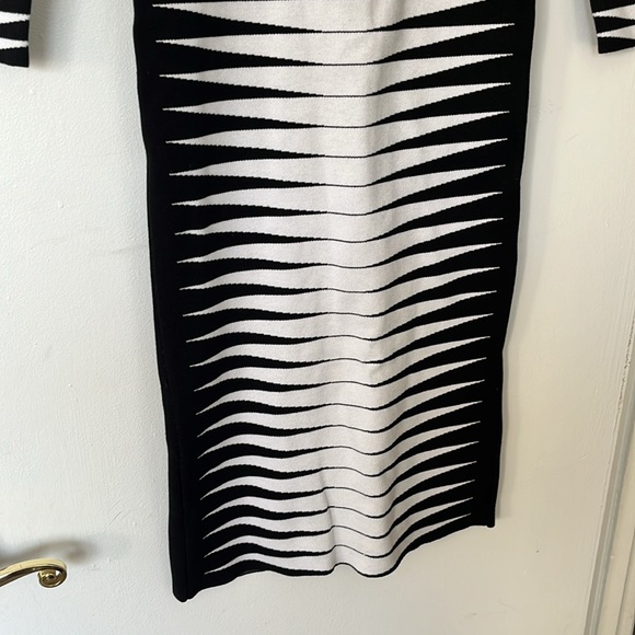 SHE'S SO CHIC KNIT MAXI DRESS - Picture 3 of 7